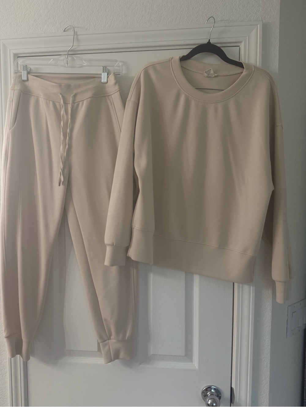 Yelete Cream Beige Scuba Crewneck Sweatshirt & Joggers Lounge Set M E